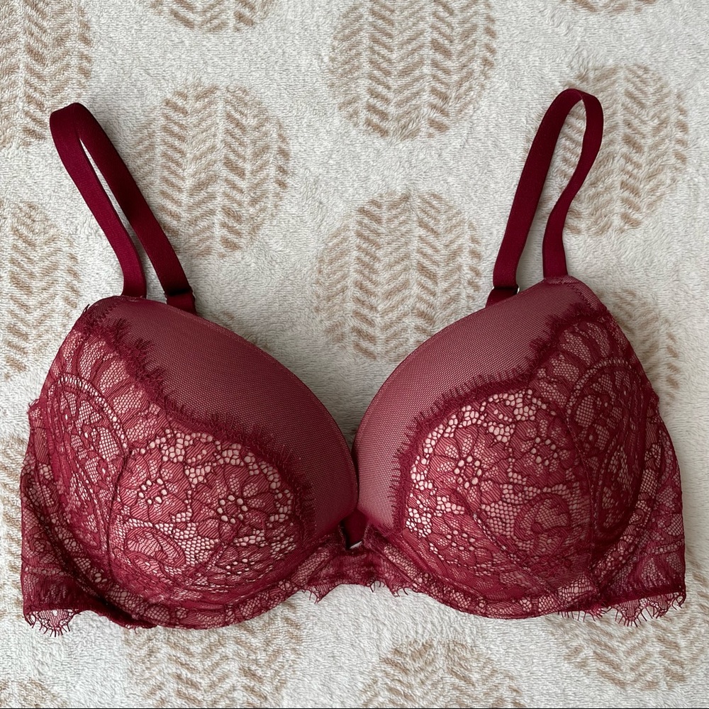✨SOLD✨Victoria’s Secret Red Lace Dream Angels Pushup Bra 32DD